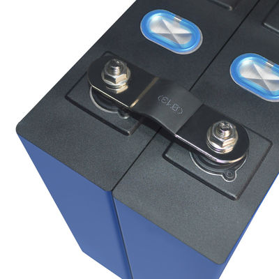 3.2V 202Ahの注文のリチウム イオン電池のパック4kg深い周期lifepo4のプリズム細胞